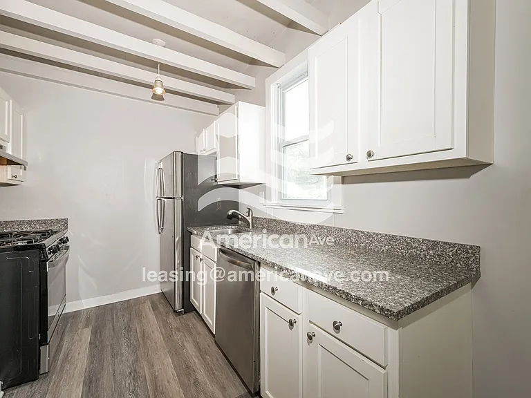 1558571_004_kitchen_4.jpg