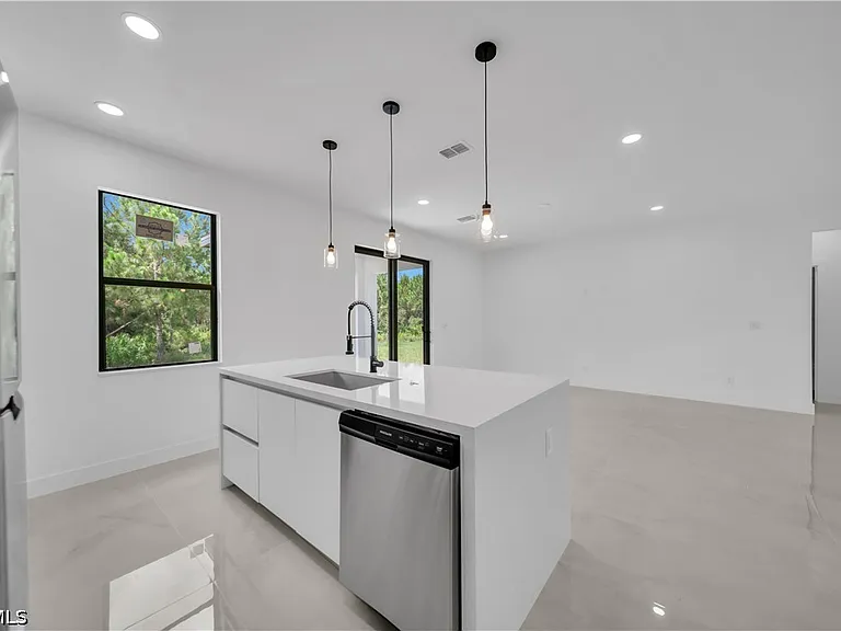 2509 50th St W — Photo 14