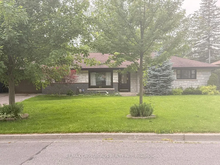 23 Burnview Cres — Photo 2