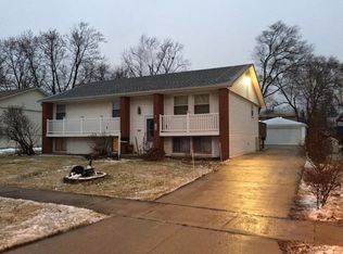 304 Audubon Rd, Streamwood, IL 60107