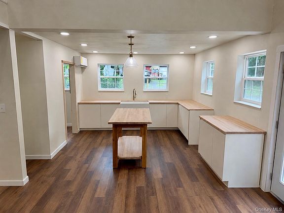 5th image of 12 Enderly Lane