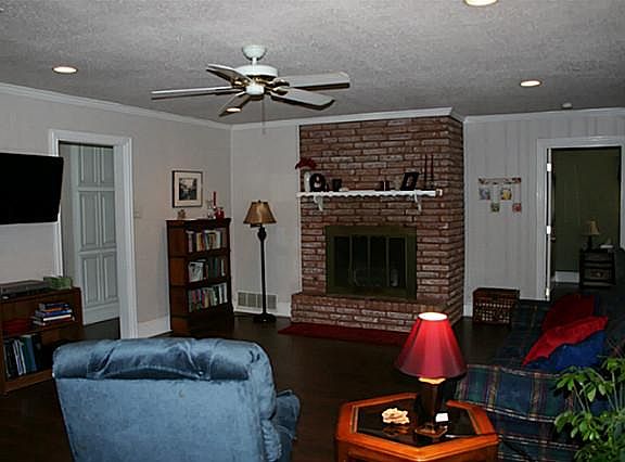 4th image of 5121 Grove St