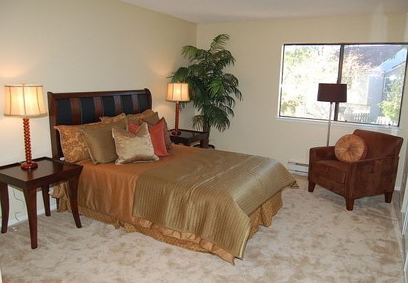 4th image of 2596 Knightsbridge Ln