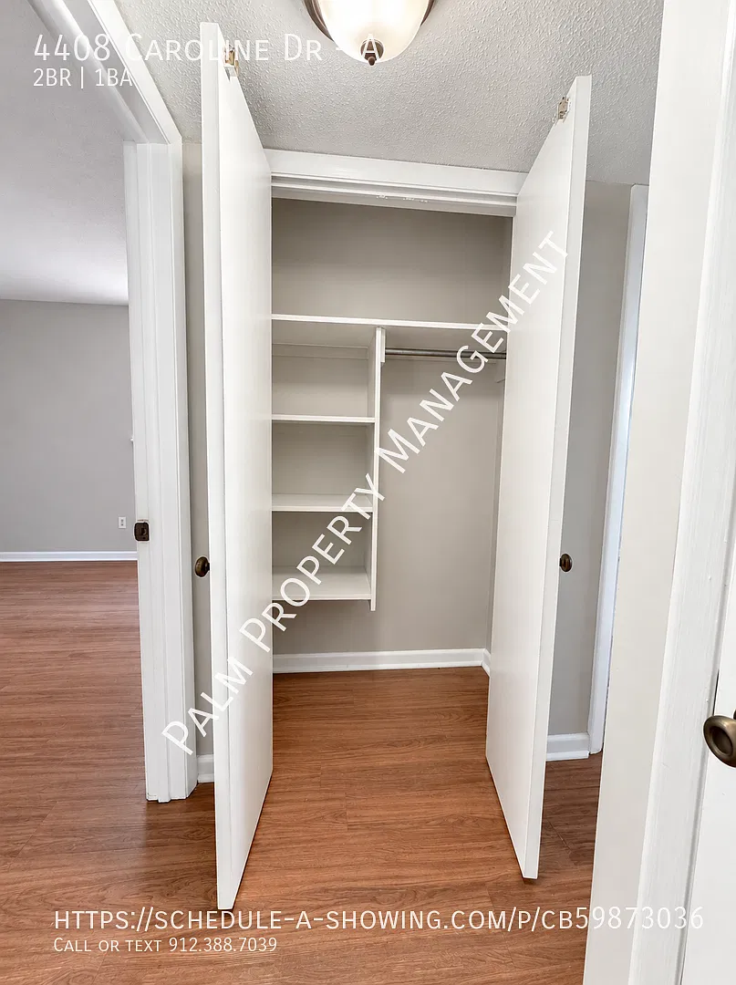 2 Bedroom, 1 Bathroom main floor apartment with updated flooring throughout! — Photo 4