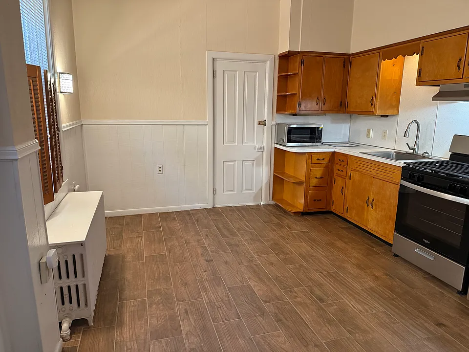 Eat in kitchen area