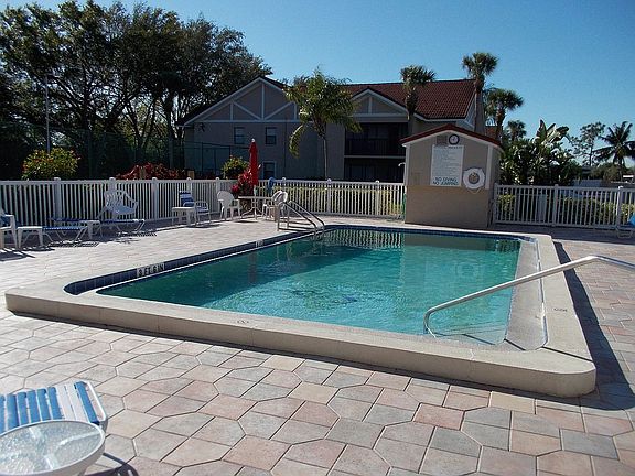 3rd image of 9652 Windsor Gardens Ln APT 101