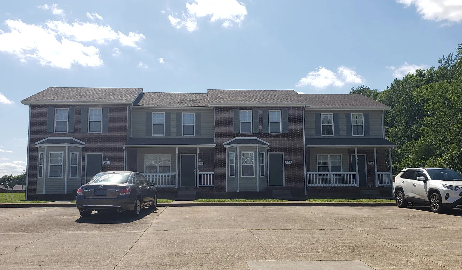 2 bed, 1.5 bath, 1100 sqft, $995 — Photo 1
