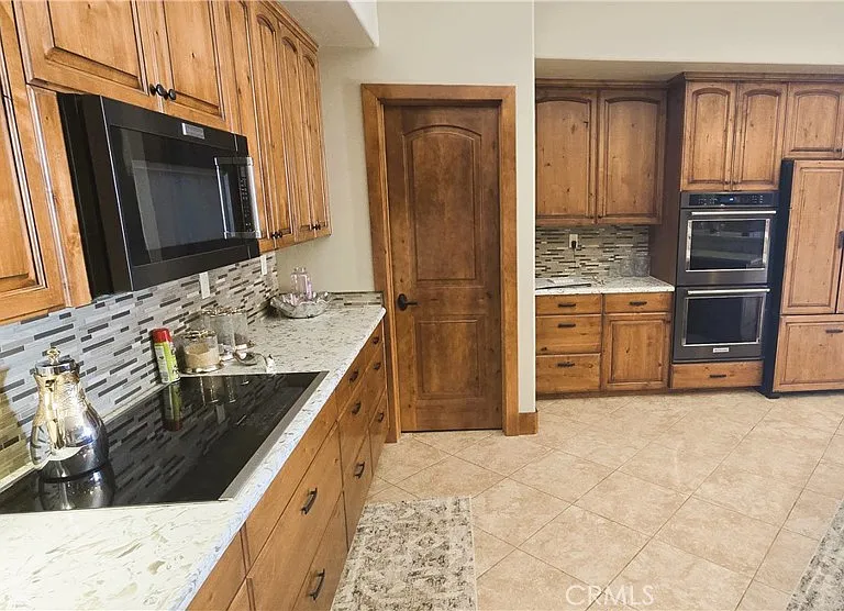 10750 Union St — Photo 10