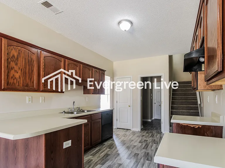 7942 Ivy Lake Ln — Photo 6