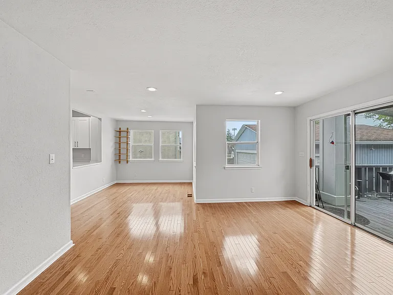 926 Cerrito St — Photo 26