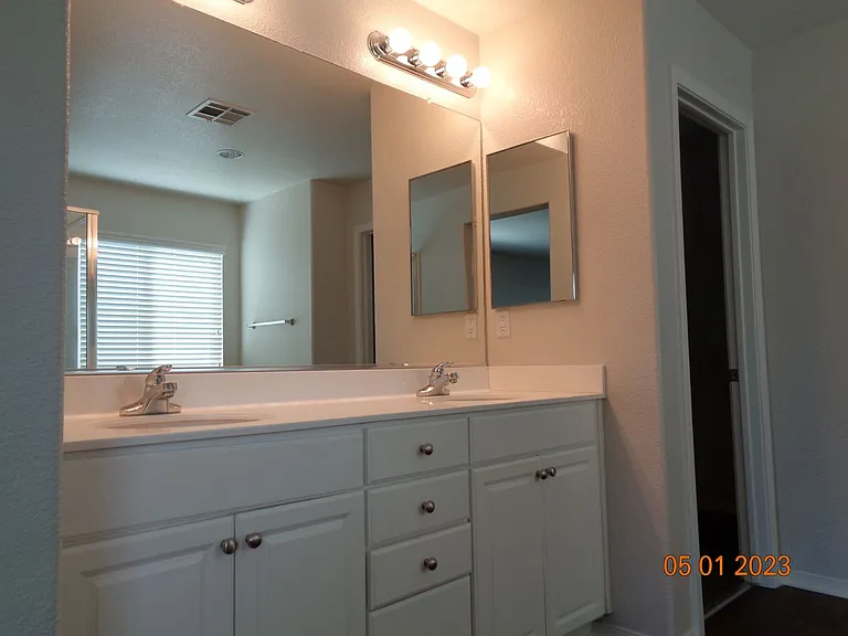 2739 Garnet Ln — Photo 3