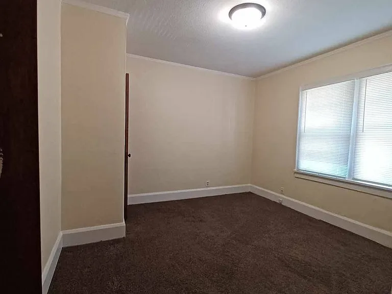 2302 Auburn St — Photo 6