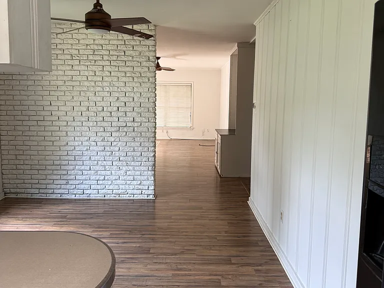 1104 S Maple St — Photo 2