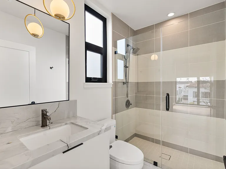 453 N Stanley Ave — Photo 16