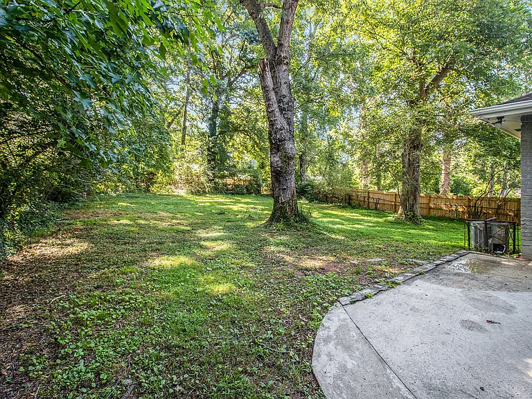1686 Derrill Dr — Photo 23