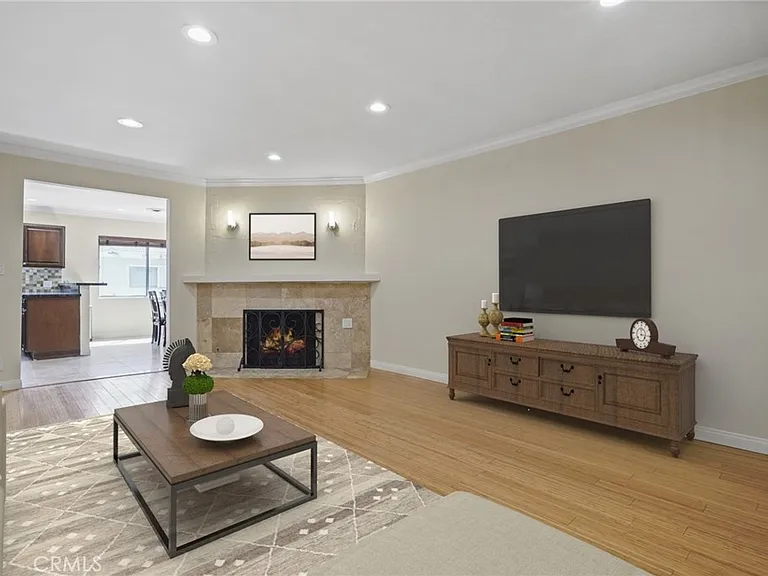 15457 Moorpark St #5 — Photo 2