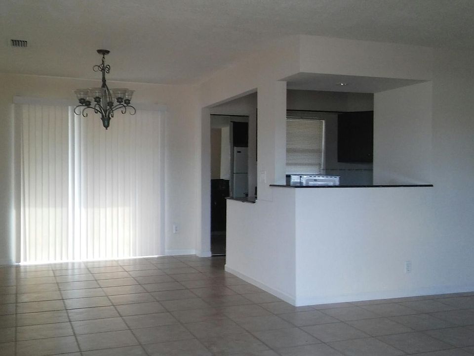 1st image of 300 SW 32nd Ave