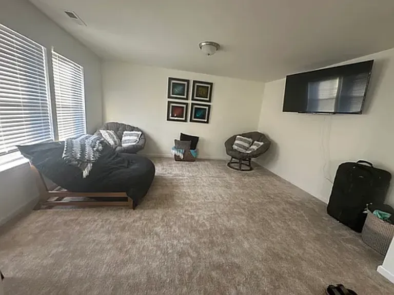 423 Bassett Ln — Photo 24