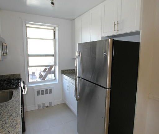 5th image of 10101 67th Dr APT 1C