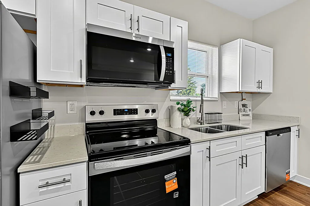 2 bed, 950 sqft, $1,475 — Photo 4
