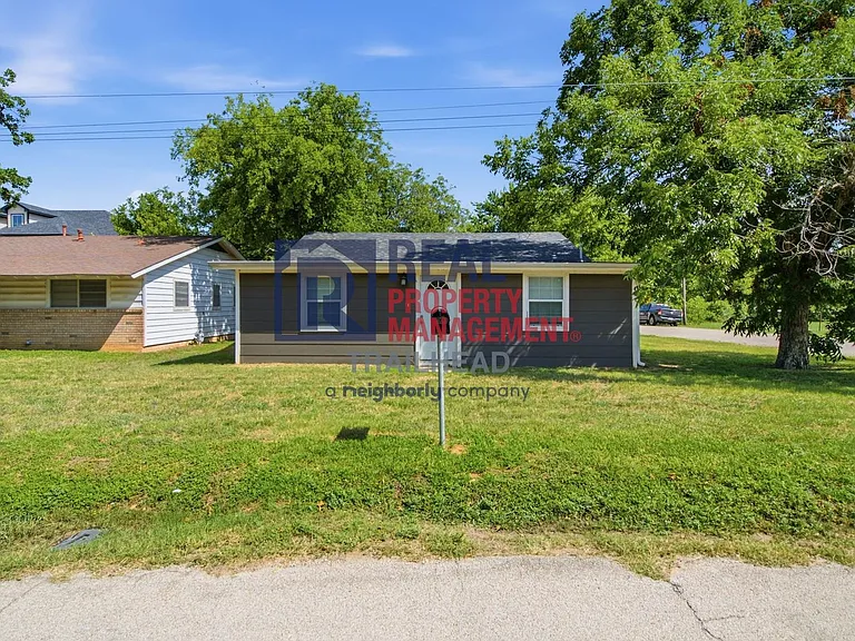 1590 W Long St — Photo 1