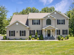 48 Winchester Ct, Yorktown Heights, NY 10598