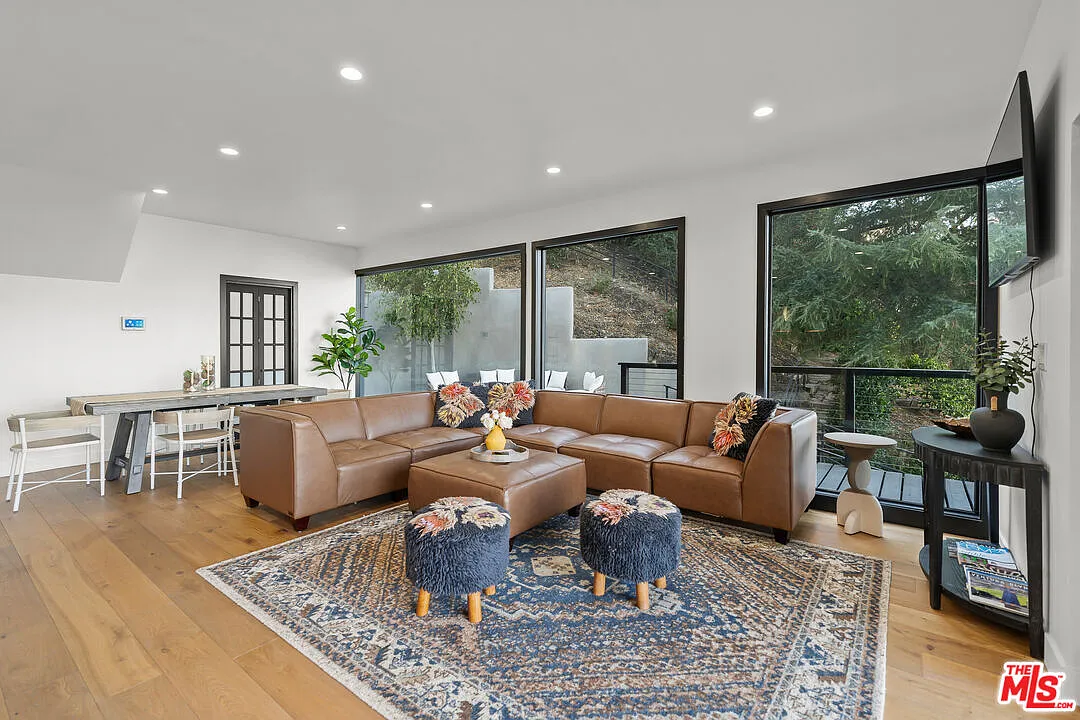 3 bed, 4.0 bath, 2400 sqft, $10,000 — Photo 4