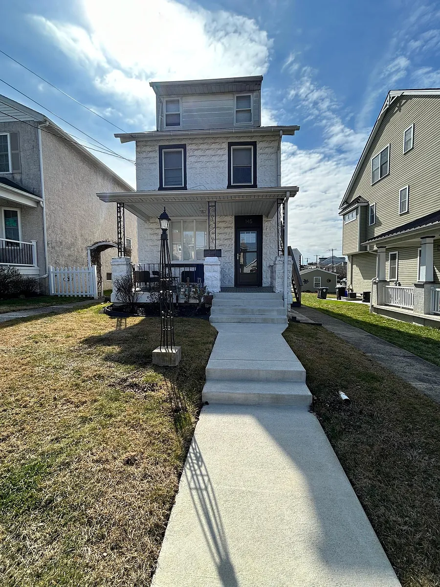 Building Photo - 145 W 11th Ave #1