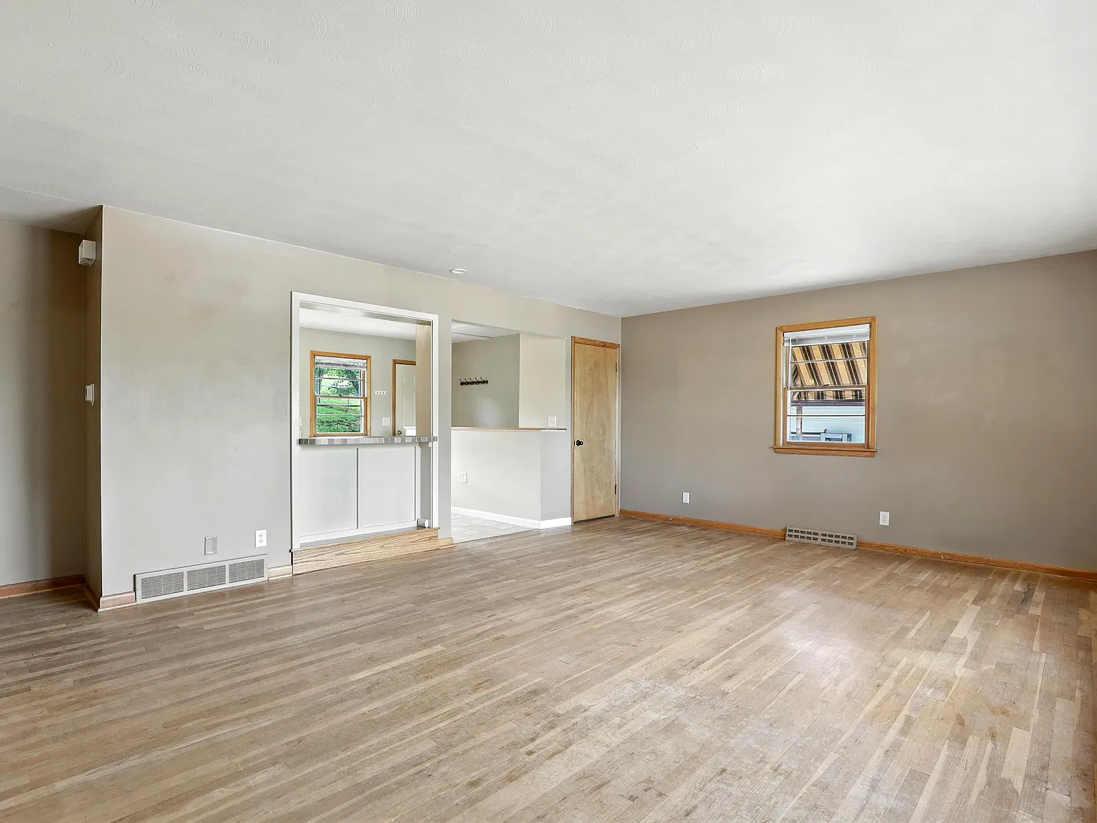 3 bed, 1680 sqft, $1,800 — Photo 2