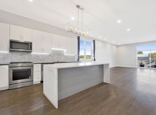 562 W 18th St #3W, Chicago, IL 60616