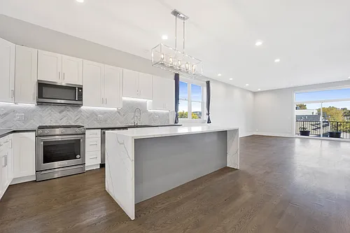 562 W 18th St #3W Photo 1