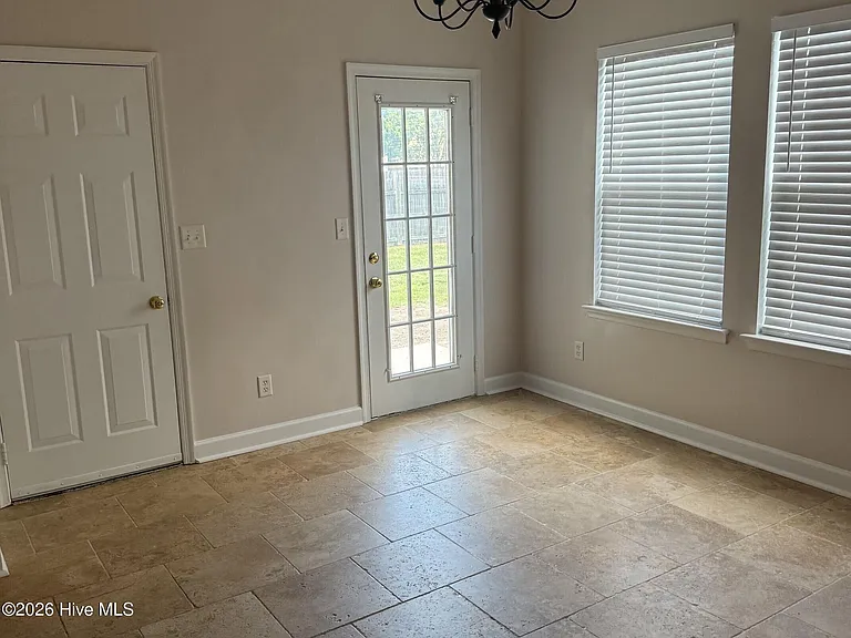 188 Eagleton Cir — Photo 3