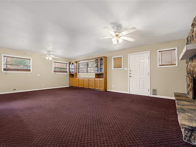 1226 Zarsky Dr — Photo 10