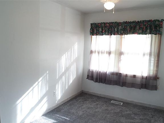 4th image of 6079 Magnolia Dr