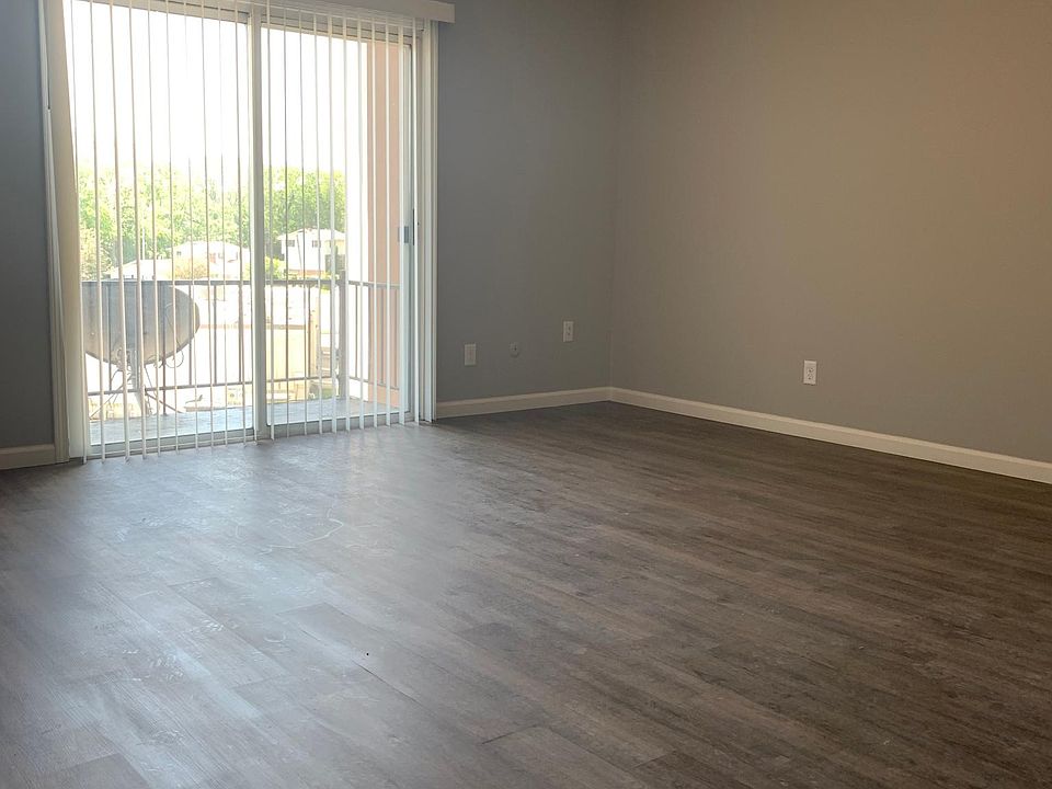 1st image of 1514 W Tiffany Dr APT 6B