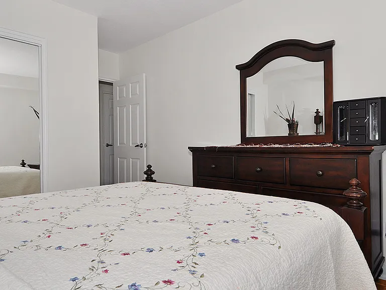 1286 Islington Ave — Photo 12