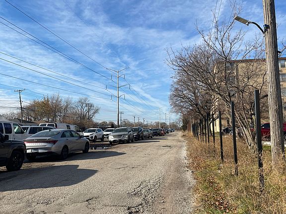 4th image of 4300 W Ford City Dr APT 905