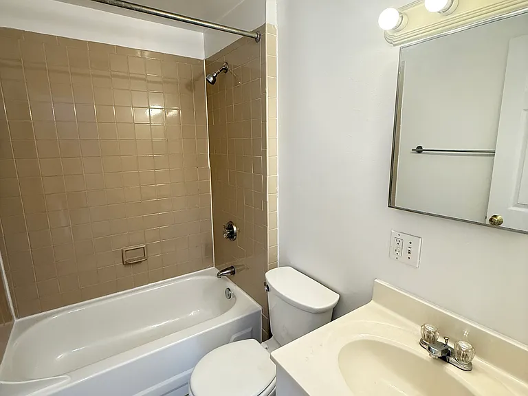 40 Symphony Rd #4 — Photo 17