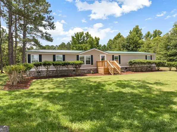 1310 Lee Rd, Pembroke, GA 31321