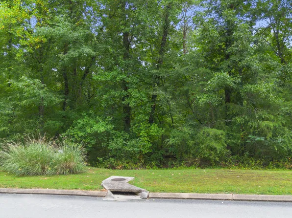 12704 Emerald Bay Dr, Soddy Daisy, TN 37379