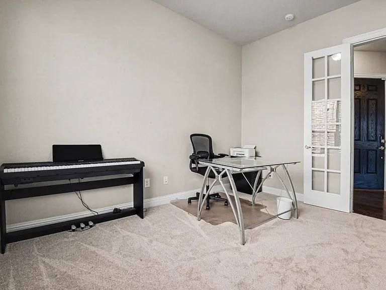 3323 Royal Ridge Dr — Photo 4