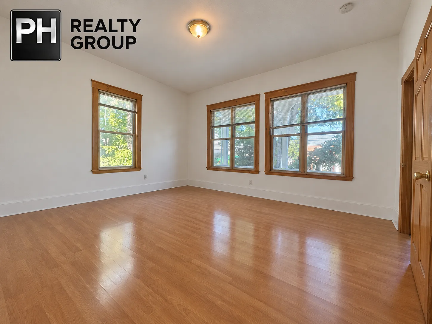 2 bed, 1000 sqft, $2,600 — Photo 2