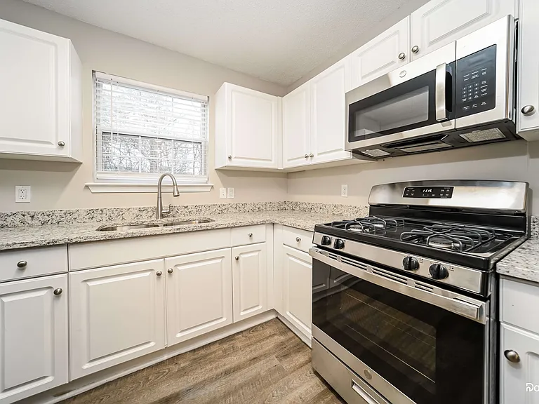 109 Bainbridge Pl — Photo 4