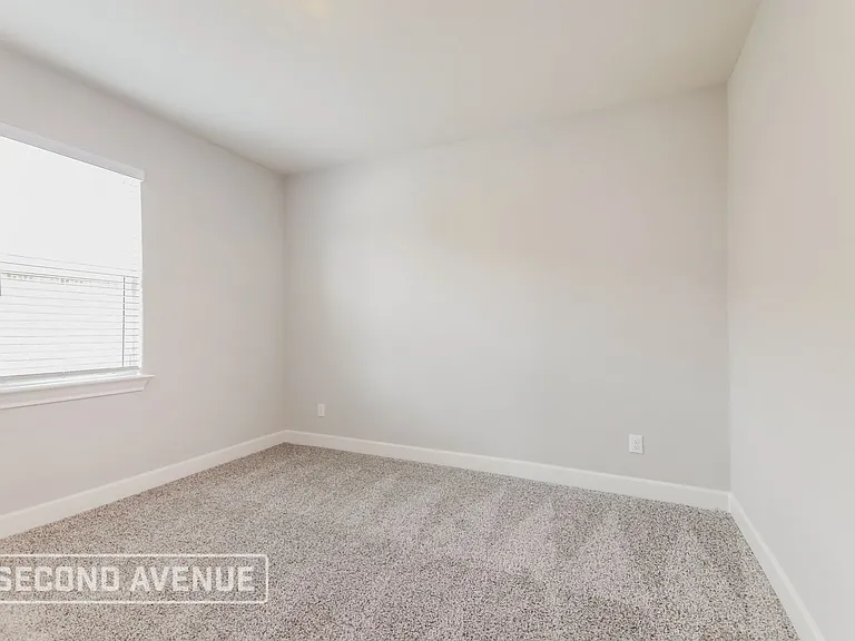 2121 Meadow Dr — Photo 11