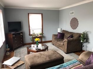 2577 N 74th St, Wauwatosa, WI 53213