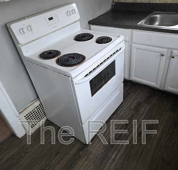 1023 Barrie Ave — Photo 10