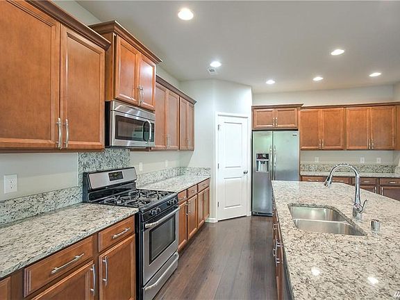 5th image of 3328 Nova St NE