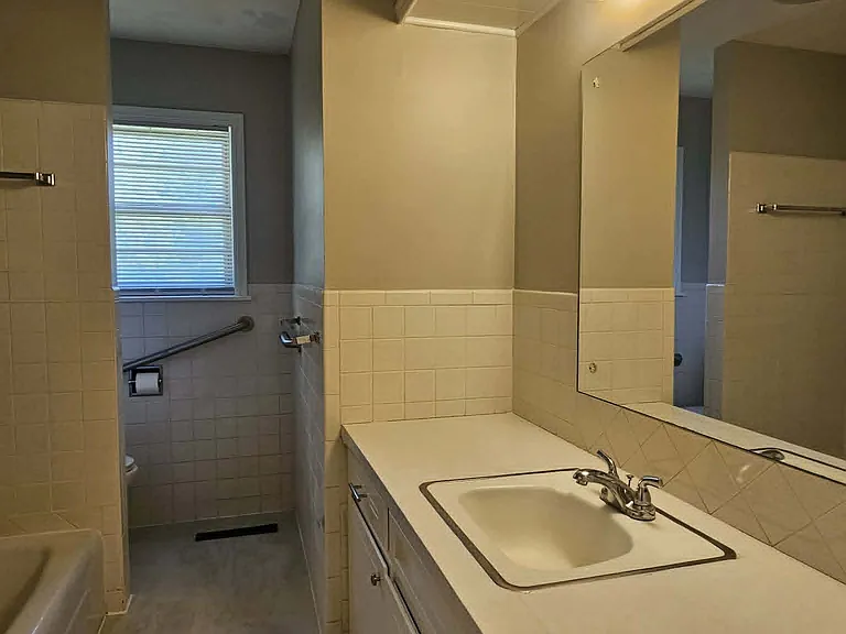 708 W Hartwood Ave — Photo 12
