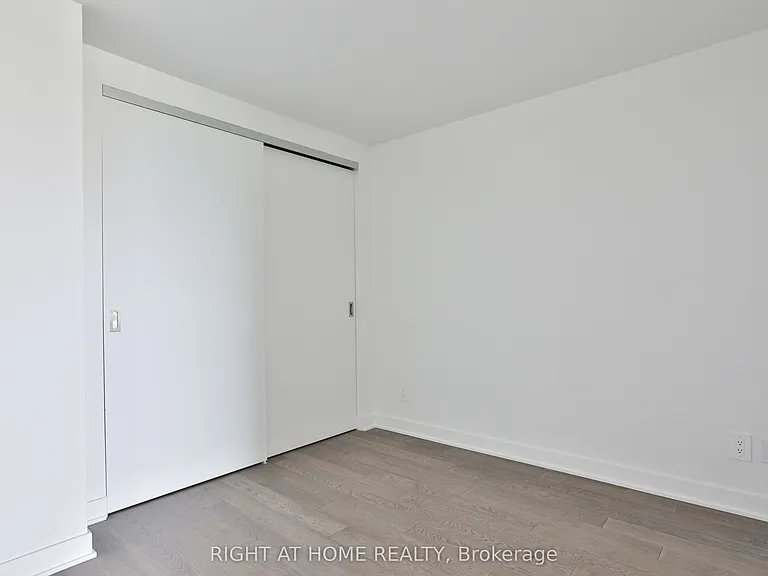 2720 Dundas St W #512 — Photo 12