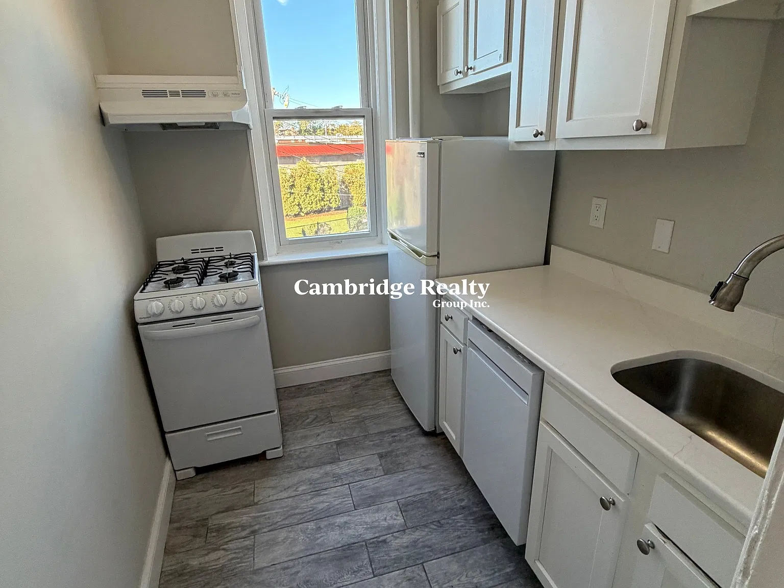 2 bed, 1.0 bath, $2,800 — Photo 2